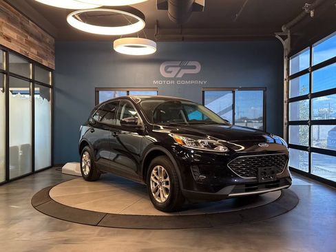 Used 2021 Ford Escape SE w/ Convenience Package AWD/4WD image 1