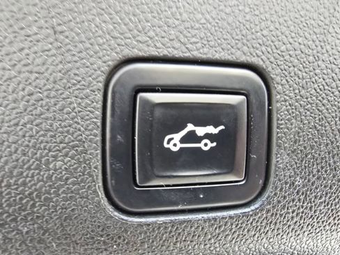 Used 2021 GMC Yukon XL SLT w/ Rear Media and Nav Package image 18