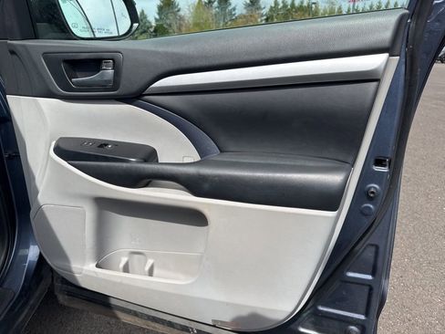 Used 2019 Toyota Highlander XLE image 25