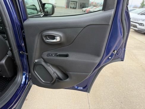 Used 2019 Jeep Renegade Sport image 25