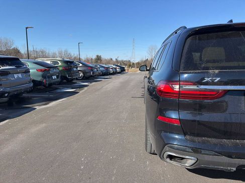 Used 2021 BMW X7 xDrive40i w/ M Sport Package AWD/4WD image 5