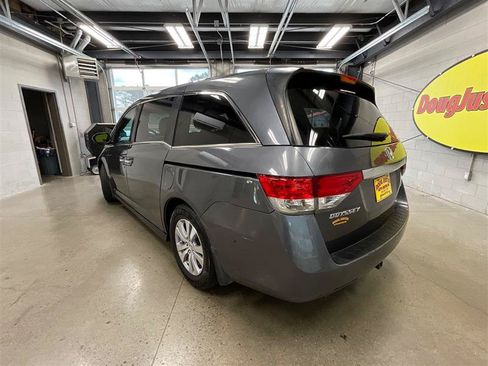 Used 2017 Honda Odyssey SE image 3