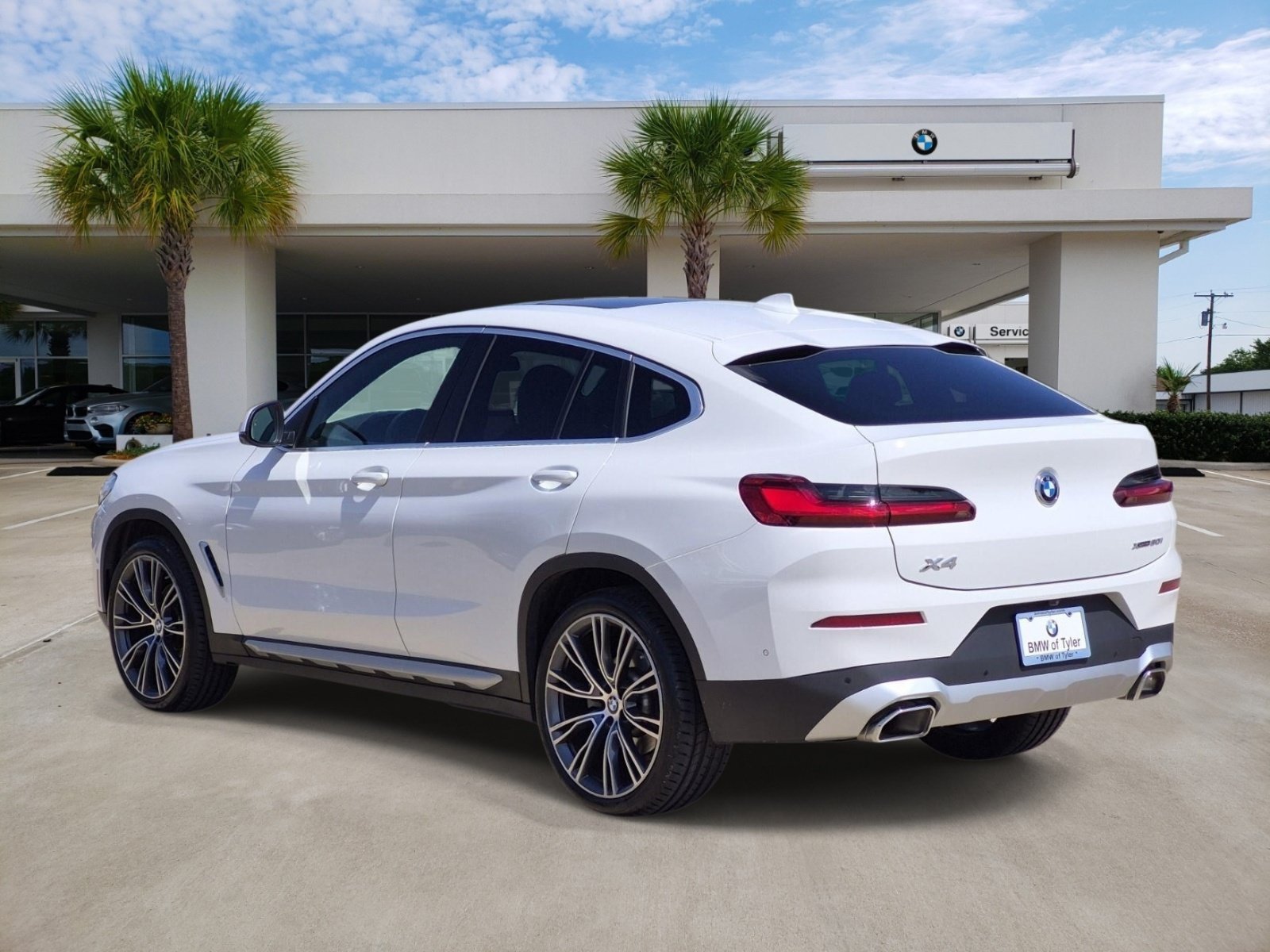 Certified 2024 BMW X4 xDrive30i w/ Premium Package AWD/4WD image 4