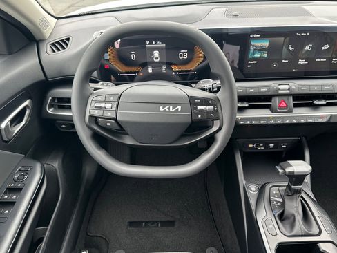 New 2025 Kia K4 LXS image 15
