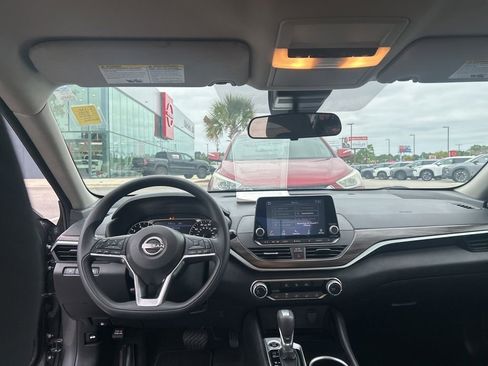 Certified 2024 Nissan Altima 2.5 SV FWD image 25