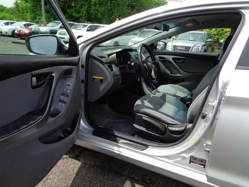 Used 2013 Hyundai Elantra GLS image 9