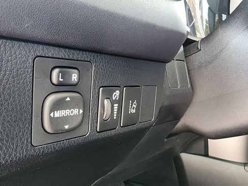 Used 2018 Toyota RAV4 LE image 17