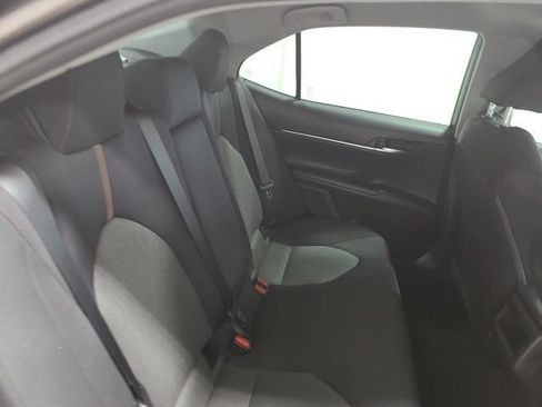 Used 2018 Toyota Camry LE FWD image 14