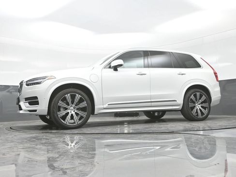 Used 2025 Volvo XC90 T8 Plus w/ Protection Package Premier AWD/4WD image 29