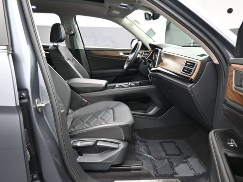 Used 2024 Volkswagen Atlas SE w/ Panoramic Sunroof Package FWD image 42