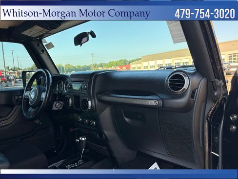 Used 2018 Jeep Wrangler Unlimited Sport w/ Connectivity Group AWD/4WD image 13