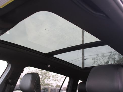 Used 2021 Volkswagen Tiguan SE R-Line image 26