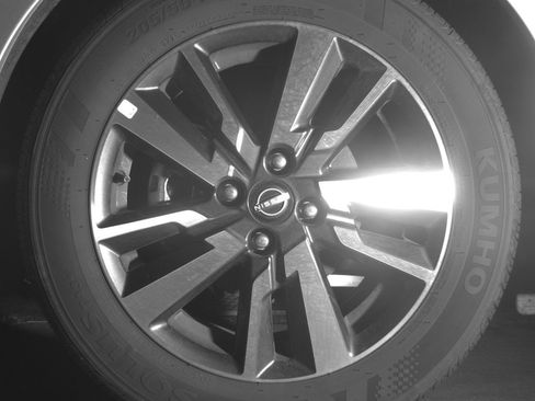 Used 2025 Nissan Versa SV image 12