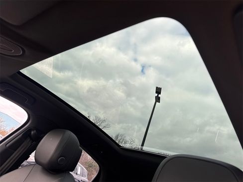 Used 2025 Porsche Cayenne Coupe image 32