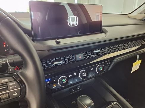 Used 2023 Honda Accord Touring image 11