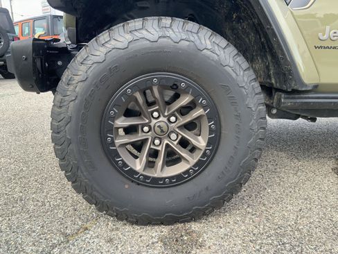Used 2025 Jeep Wrangler Unlimited Rubicon 392 AWD/4WD image 16