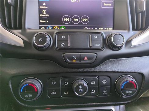 Used 2024 GMC Terrain SLT image 15