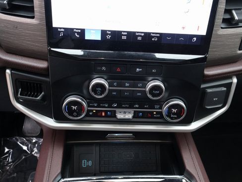 Used 2024 Ford Expedition Max Limited image 32