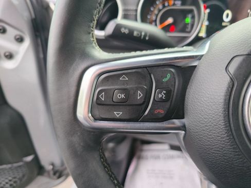 Used 2018 Jeep Wrangler Unlimited Sahara AWD/4WD image 19