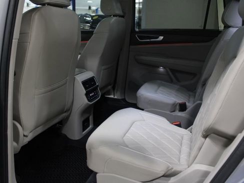 Used 2024 Volkswagen Atlas SEL Premium R-Line image 24