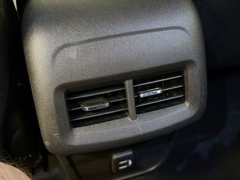 Used 2021 Chevrolet Equinox LS FWD image 26