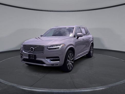 Certified 2025 Volvo XC90 B5 Core AWD/4WD image 11