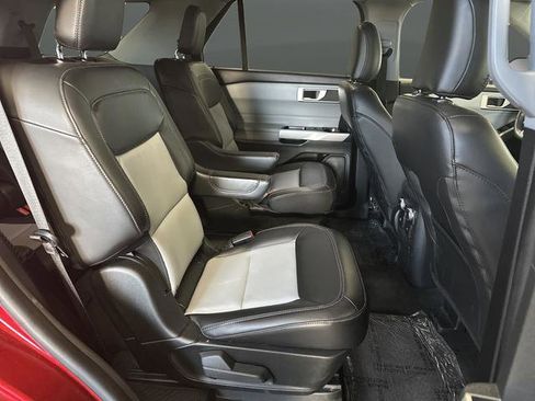 Used 2022 Ford Explorer XLT w/ Equipment Group 202A image 30