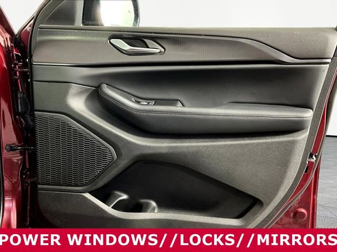 Used 2024 Jeep Grand Cherokee L Altitude image 28