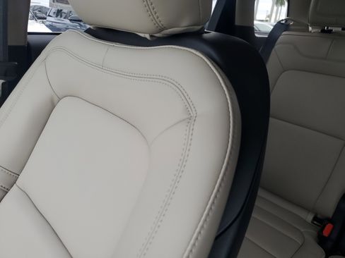 New 2025 Lincoln Corsair FWD image 14