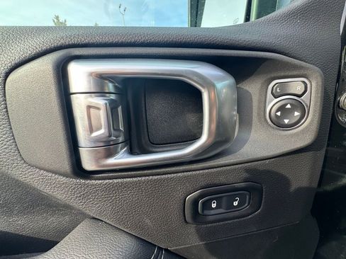 Used 2022 Jeep Wrangler Unlimited Sahara w/ Cold Weather Group image 16