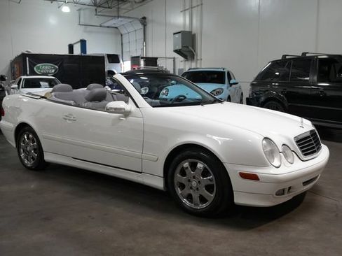 Used 2002 Mercedes-Benz CLK 320 Cabriolet w/ K4 Opt Pkg image 4