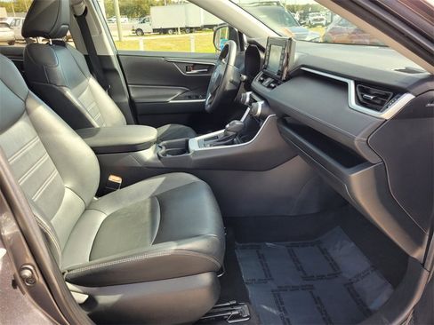Used 2020 Toyota RAV4 XLE Premium image 16