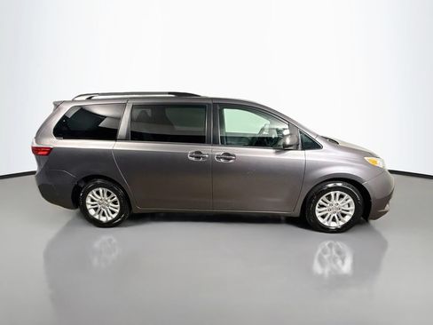 Used 2015 Toyota Sienna XLE Premium FWD image 8