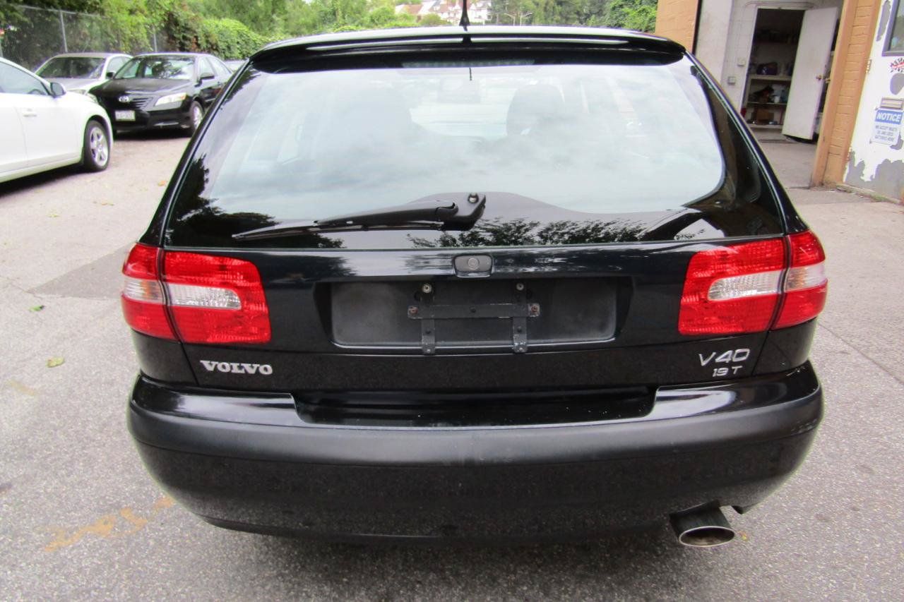 Used 2002 Volvo V40 FWD image 10