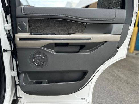 Used 2019 Ford Expedition Limited w/ Equipment Group 301A image 18