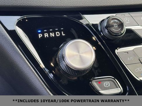 Used 2025 Chrysler Pacifica Select FWD image 26