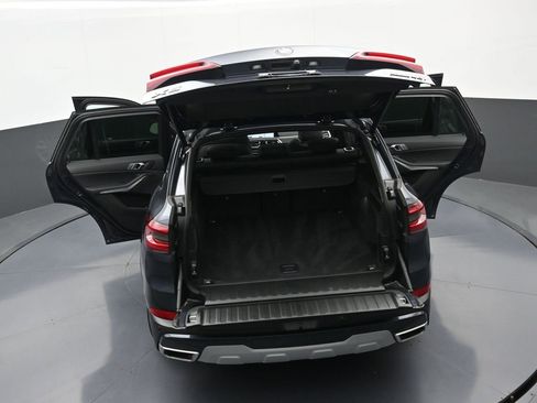 Used 2022 BMW X5 xDrive40i w/ Parking Assistance Package image 42