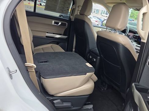 Used 2020 Ford Explorer XLT w/ Equipment Group 202A AWD/4WD image 15