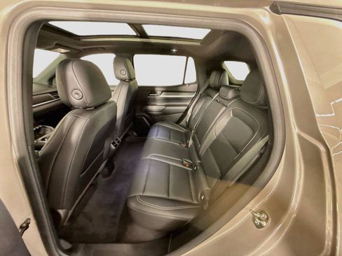Used 2025 GMC Terrain Elevation w/ Elevation Premium Package AWD/4WD image 18