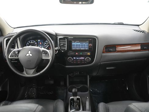 Used 2014 Mitsubishi Outlander SE AWD/4WD image 17
