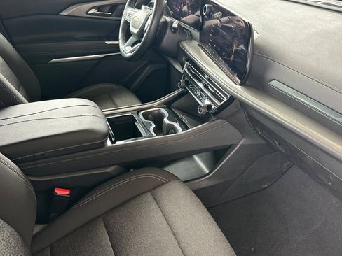 Used 2024 Chevrolet Traverse LT FWD image 21