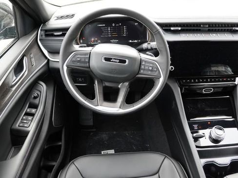 New 2026 Jeep Grand Cherokee Limited AWD/4WD image 13