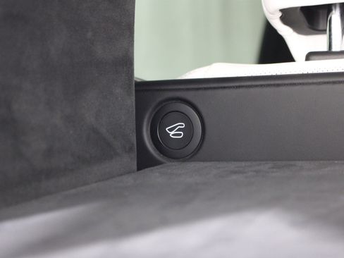 Used 2022 Tesla Model S Plaid image 18