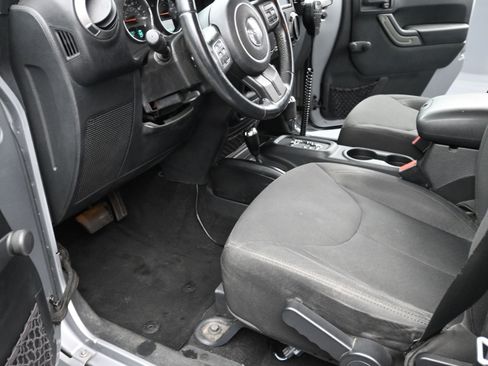 Used 2016 Jeep Wrangler Unlimited Sport w/ Connectivity Group AWD/4WD image 12