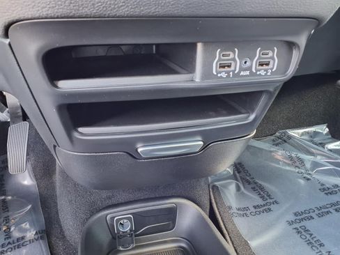 New 2025 Chrysler Pacifica Select image 13