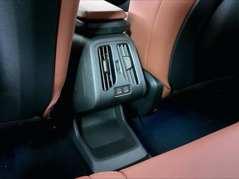 New 2026 BMW X2 xDrive28i AWD/4WD image 16