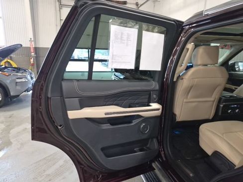 Used 2024 Ford Expedition Platinum AWD/4WD image 19