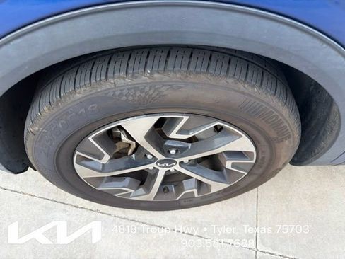 Used 2024 Kia Sportage EX FWD image 4