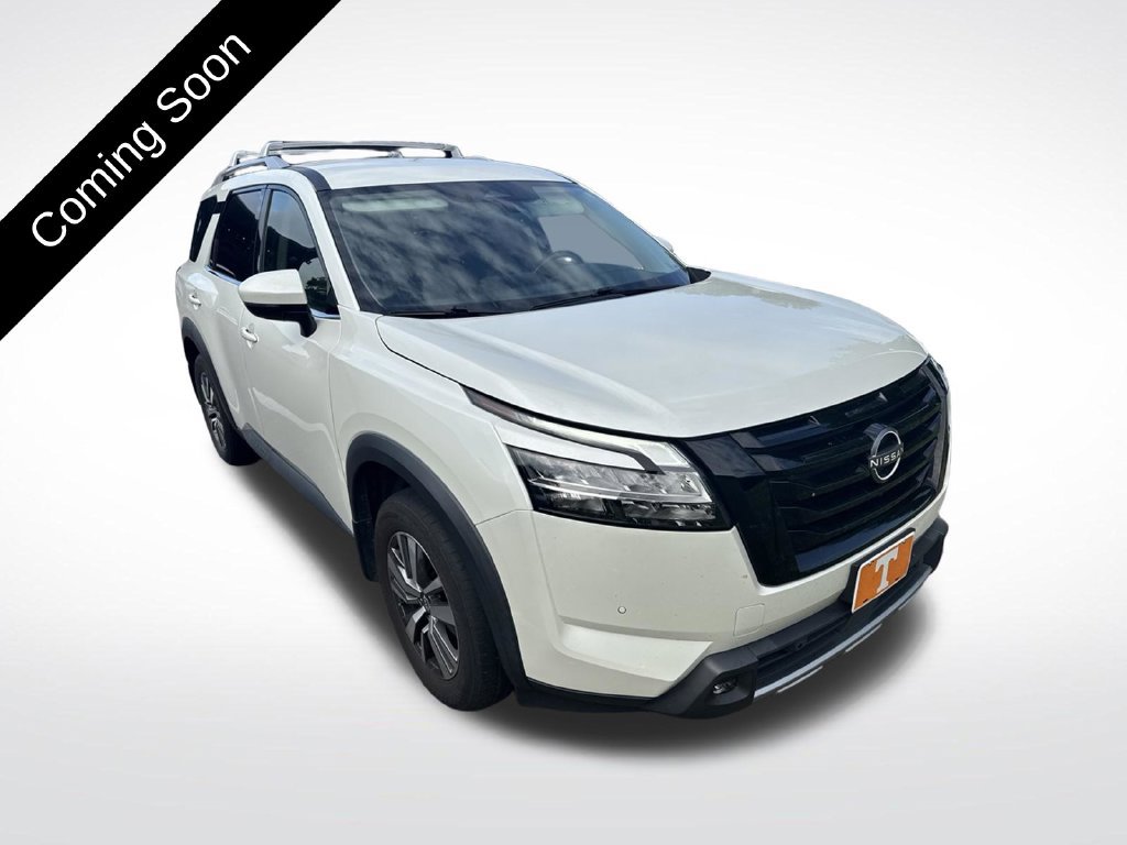 Used 2022 Nissan Pathfinder SL w/ SL Black Package FWD image 3