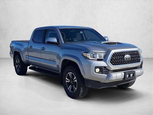 Used 2019 Toyota Tacoma TRD Sport image 3
